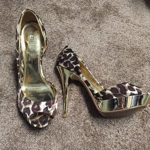 Bakers peep toe platform pumps